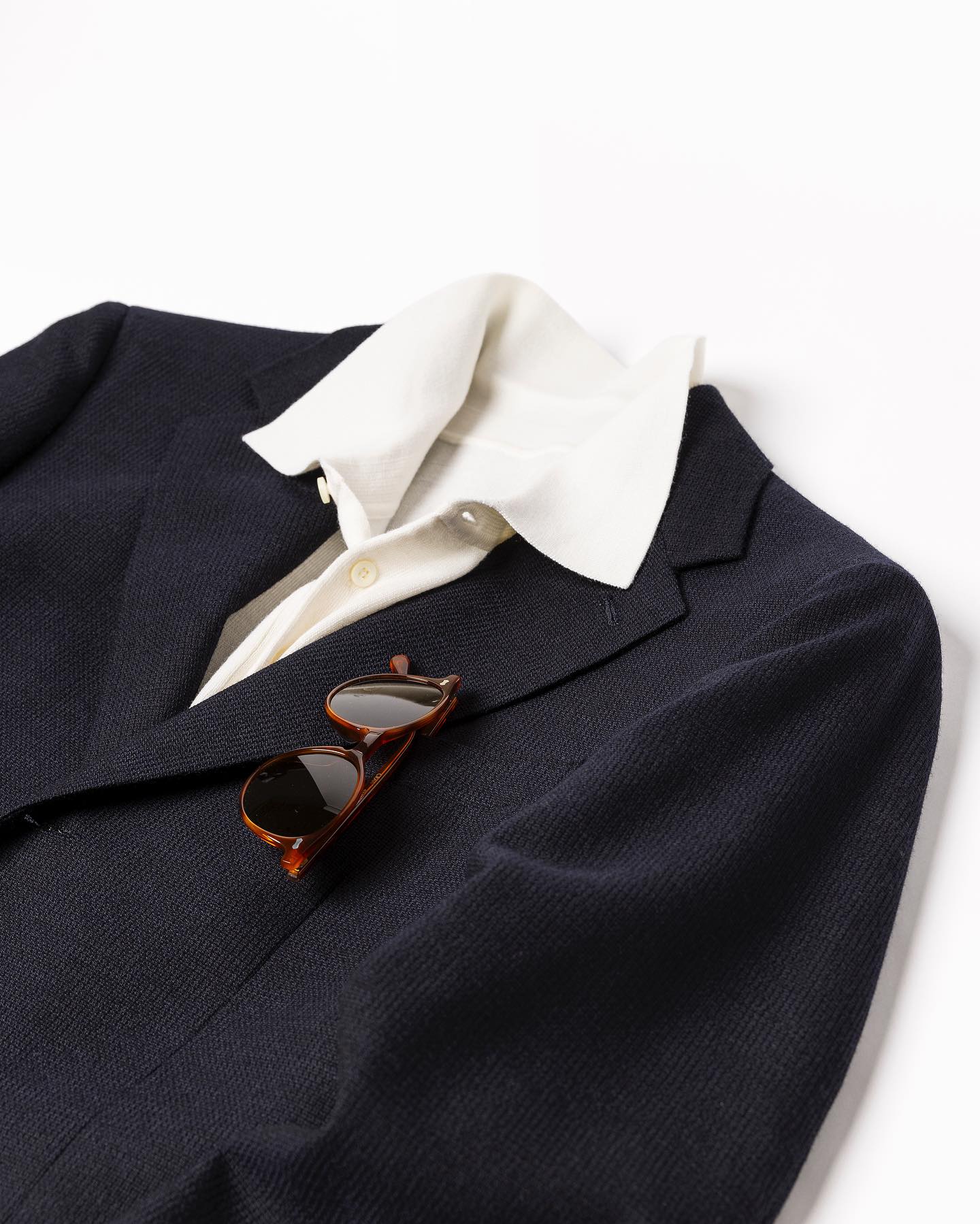 What is the average cost of a custom-made mens suit in Hobart?